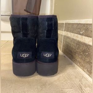 UGG mid rise boots - Size 7.5 Women’s - worn once - brand new condition